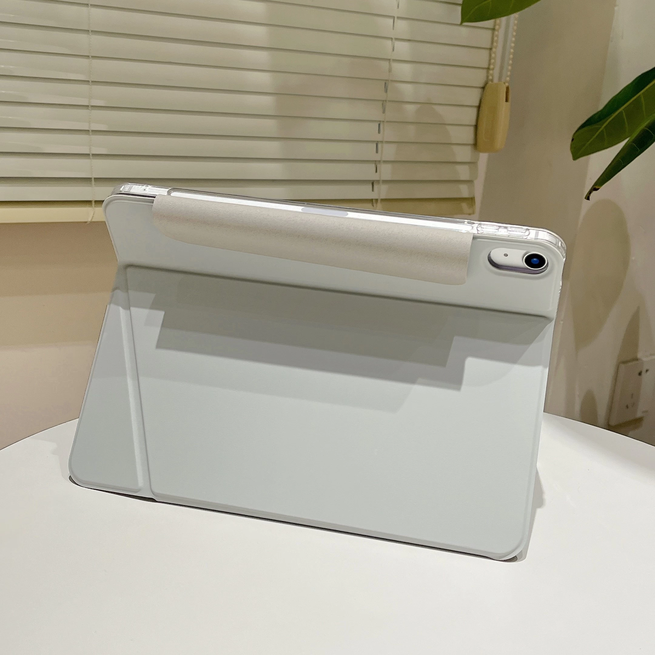 V-shaped Split Protective Case