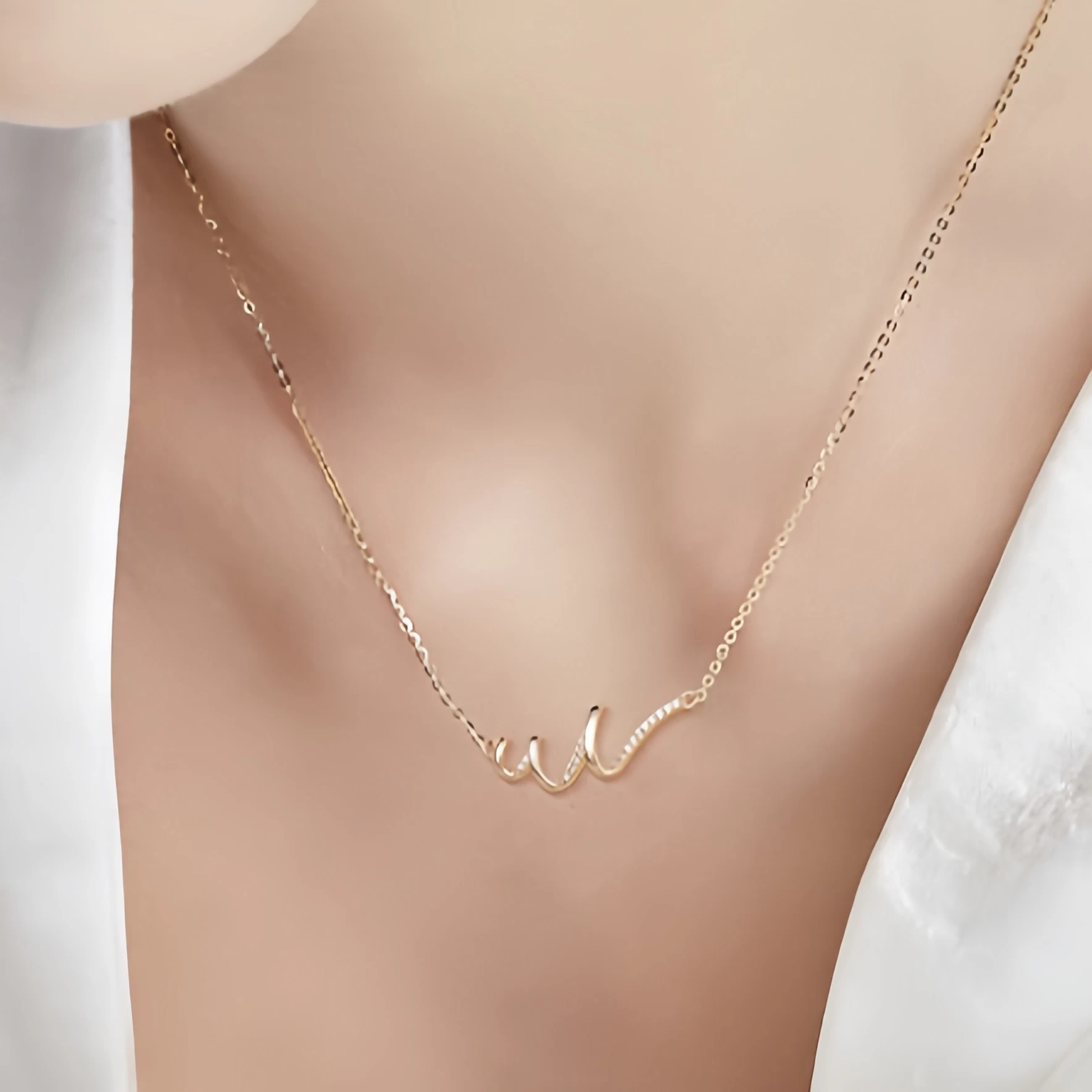 Heartbeat Necklace – Wavy Curve Clavicle Chain