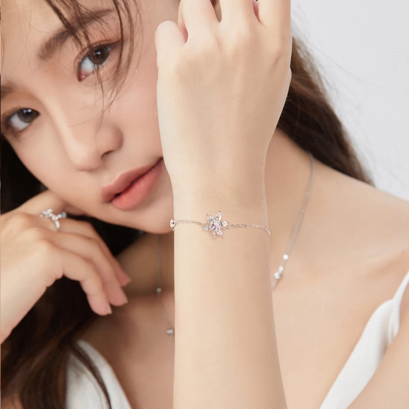 “Maple Majesty” Elegant Bracelet