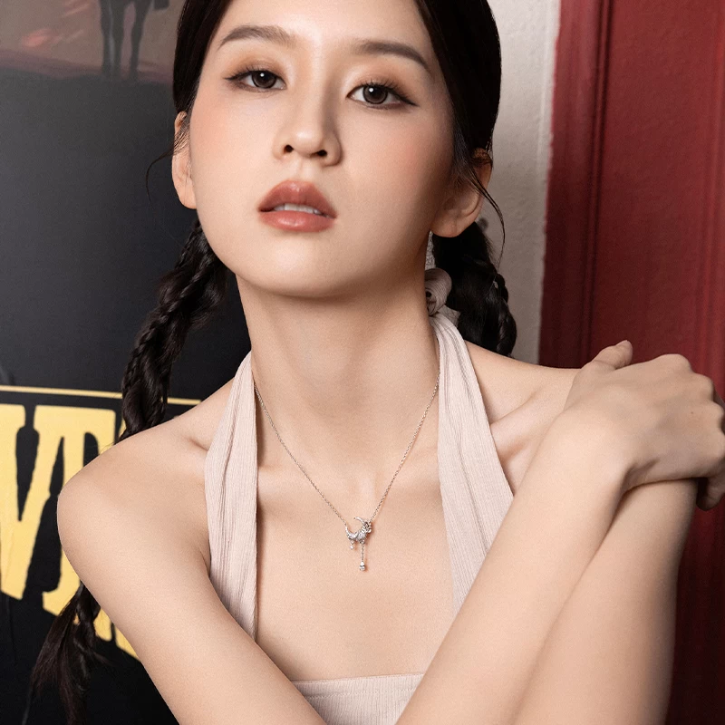 CHOW LIOU FOOK Rose-Kissed Moonlight Necklace